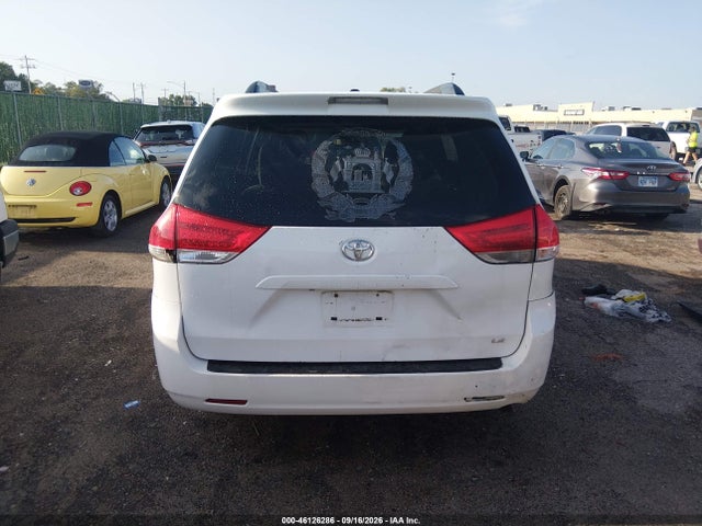 46126286 :رقم المزاد ، 5TDKK3DC3CS203748 vin ، 2012 Toyota Sienna Le V6 8 Passenger مزاد بيع