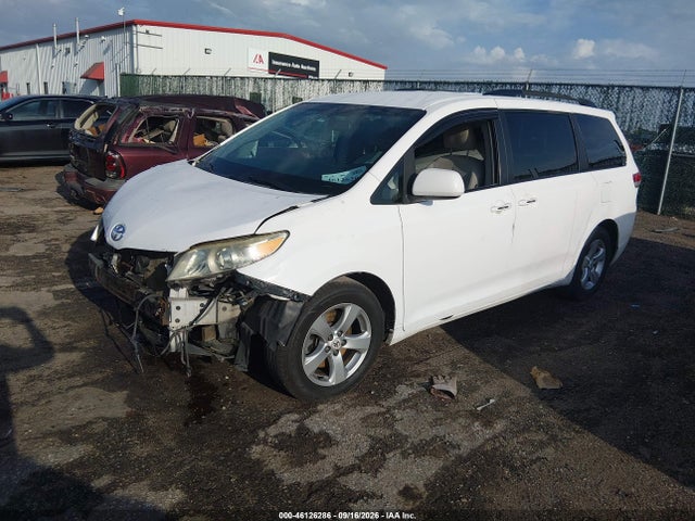 46126286 :رقم المزاد ، 5TDKK3DC3CS203748 vin ، 2012 Toyota Sienna Le V6 8 Passenger مزاد بيع