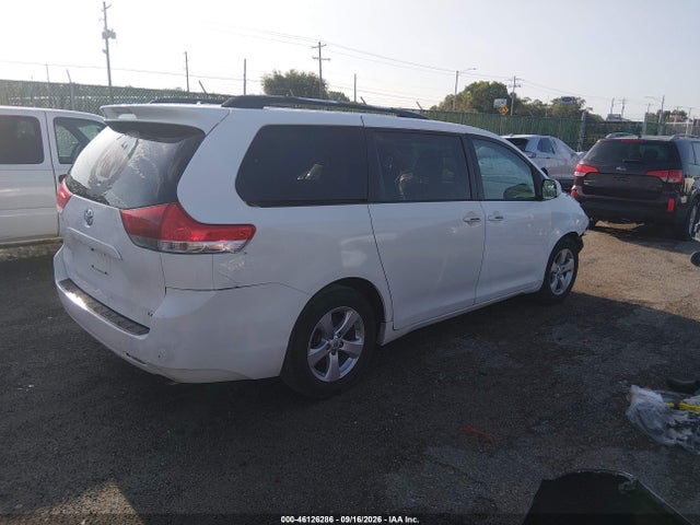 46126286 :رقم المزاد ، 5TDKK3DC3CS203748 vin ، 2012 Toyota Sienna Le V6 8 Passenger مزاد بيع