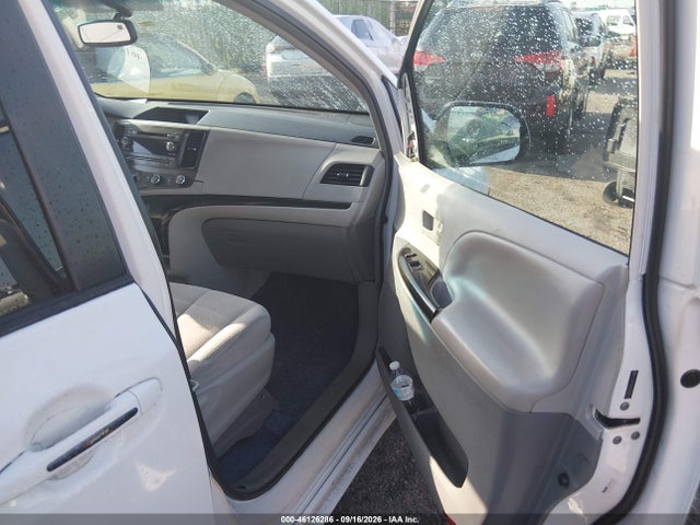 46126286 :رقم المزاد ، 5TDKK3DC3CS203748 vin ، 2012 Toyota Sienna Le V6 8 Passenger مزاد بيع