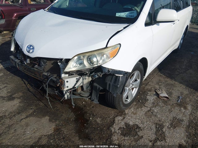 46126286 :رقم المزاد ، 5TDKK3DC3CS203748 vin ، 2012 Toyota Sienna Le V6 8 Passenger مزاد بيع