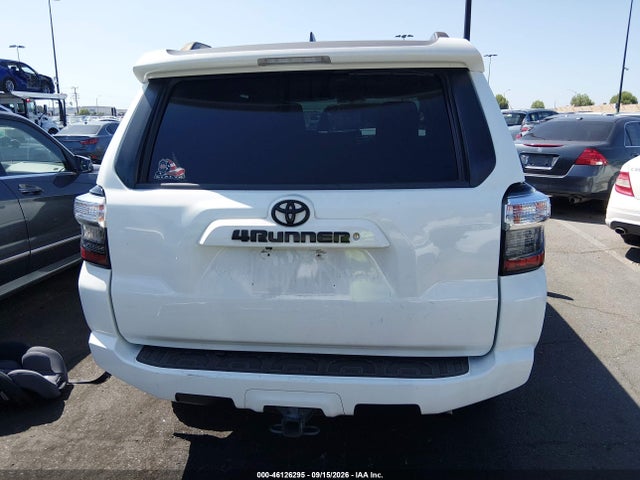 Toyota 4RUNNER SR5 2016 JTEZU5JR8G5147360 Image 17