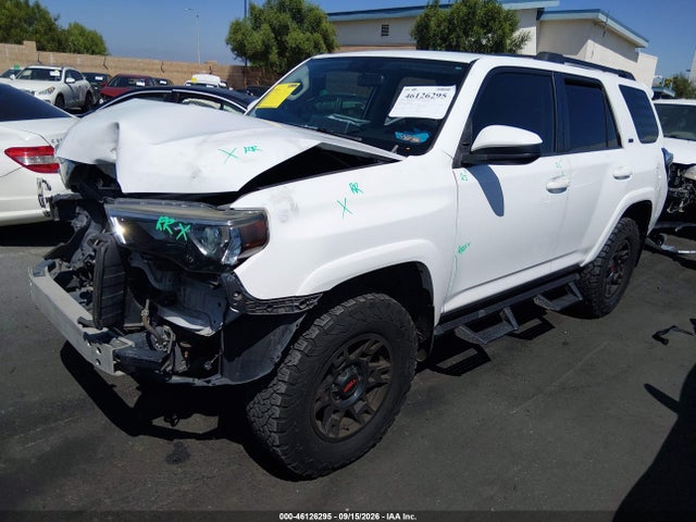 Toyota 4RUNNER SR5 2016 JTEZU5JR8G5147360 Image 2