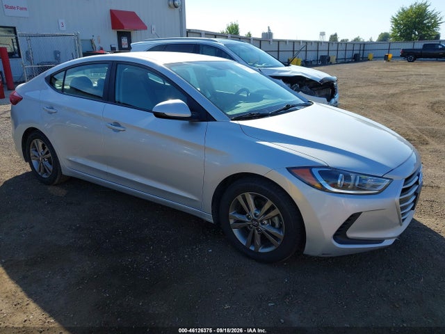 2018 5NPD84LF3JH304140 main image