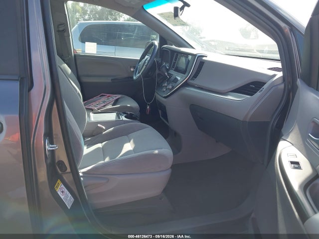5TDKZ3DCXHS798245 Toyota Sienna Le 8 Passenger