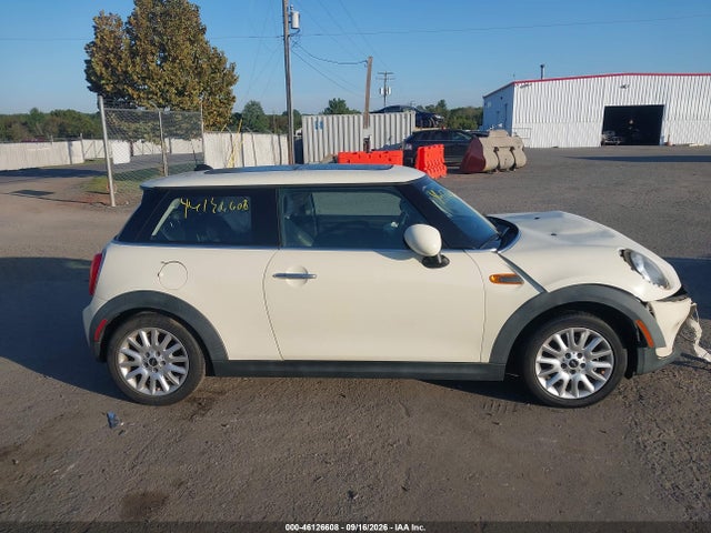 Продаж на аукціоні авто 2015 Mini Hardtop Cooper, vin: WMWXM5C56F3A58936, номер лоту: 46126608