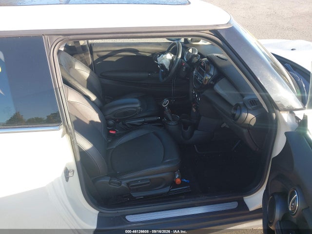Продаж на аукціоні авто 2015 Mini Hardtop Cooper, vin: WMWXM5C56F3A58936, номер лоту: 46126608
