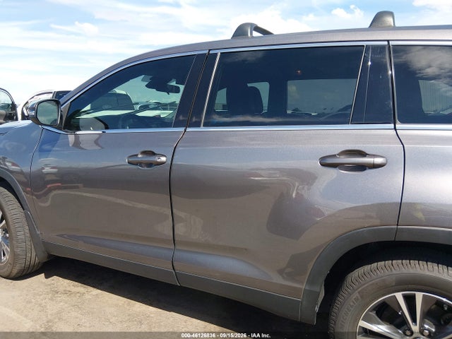 Toyota Highlander Le Plus 2019 5TDBZRFH5KS729904 Image 15