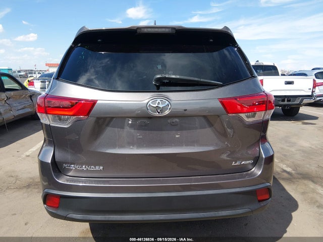 Toyota Highlander Le Plus 2019 5TDBZRFH5KS729904 Image 17