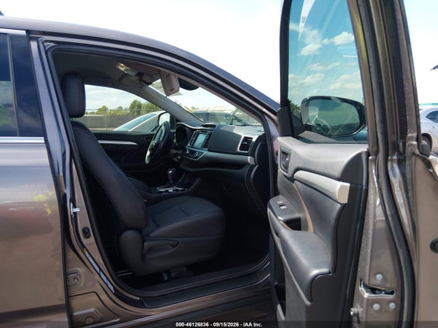 Toyota Highlander Le Plus 2019 5TDBZRFH5KS729904 Image 5