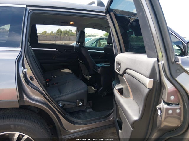 Toyota Highlander Le Plus 2019 5TDBZRFH5KS729904 Image 8