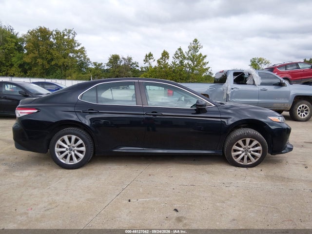 46127042 :رقم المزاد ، 4T1B11HK4JU655138 vin ، 2018 Toyota Camry Le مزاد بيع