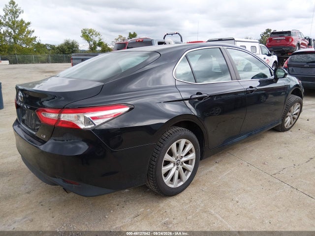 46127042 :رقم المزاد ، 4T1B11HK4JU655138 vin ، 2018 Toyota Camry Le مزاد بيع
