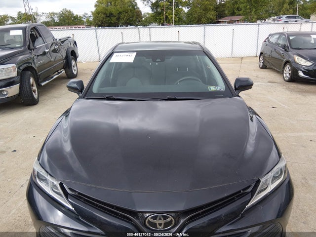 46127042 :رقم المزاد ، 4T1B11HK4JU655138 vin ، 2018 Toyota Camry Le مزاد بيع