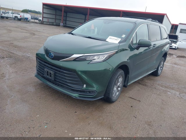 Toyota SIENNA LE 2023 5TDKRKEC8PS140981 Image 2