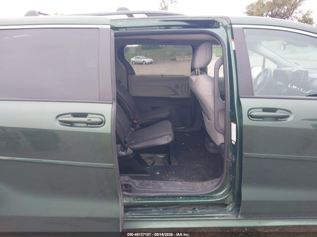 Toyota SIENNA LE 2023 5TDKRKEC8PS140981 Image 8