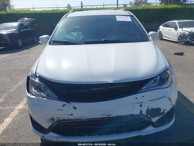 Chrysler Pacifica Hybrid Touring L 2020 2C4RC1L74LR196211 Image 14