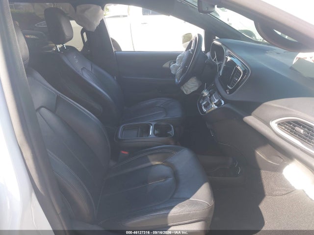 Chrysler Pacifica Hybrid Touring L 2020 2C4RC1L74LR196211 Image 5