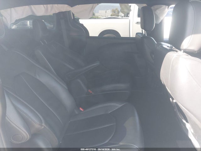 Chrysler Pacifica Hybrid Touring L 2020 2C4RC1L74LR196211 Image 8