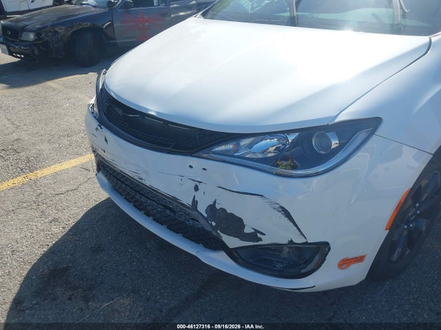 Chrysler Pacifica Hybrid Touring L 2020 2C4RC1L74LR196211 Image 13