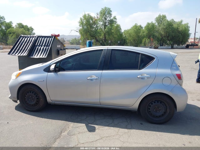 Toyota Prius C One 2014 JTDKDTB31E1565090 Image 14