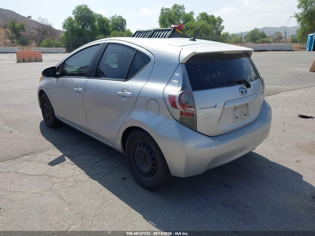 Toyota Prius C One 2014 JTDKDTB31E1565090 Image 3
