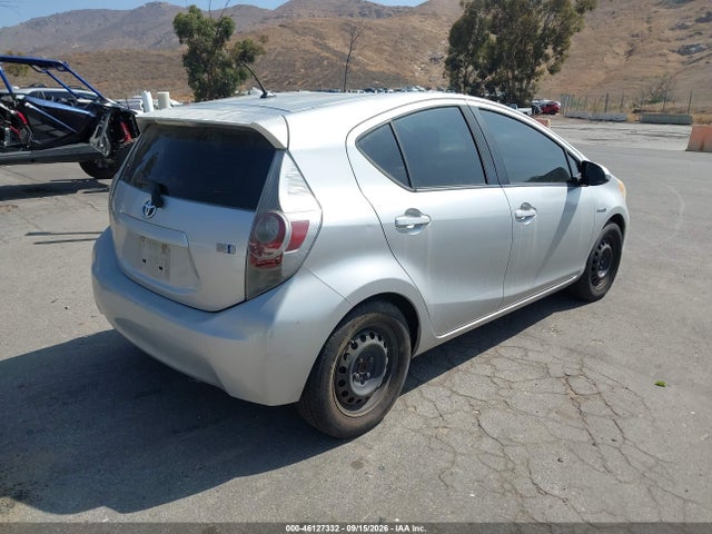 Toyota Prius C One 2014 JTDKDTB31E1565090 Image 4