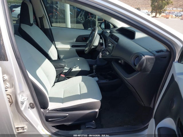 Toyota Prius C One 2014 JTDKDTB31E1565090 Image 5