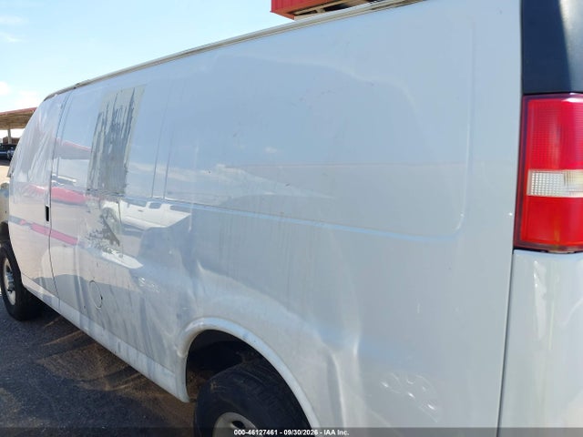 Chevrolet Express 2500 Work Van 2017 1GCWGAFF3H1105046 Image 14