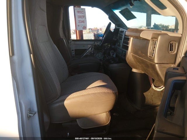 Chevrolet Express 2500 Work Van 2017 1GCWGAFF3H1105046 Image 5