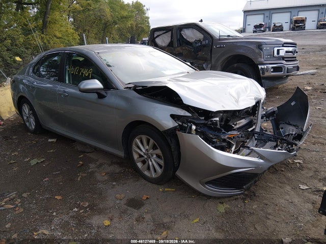 46127469 :رقم المزاد ، 4T1C11AKXMU485659 vin ، 2021 Toyota Camry Le مزاد بيع