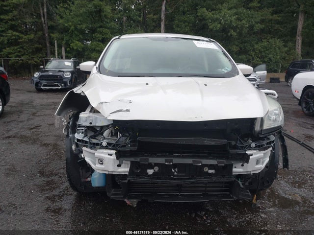 Продажа на аукционе авто 2016 Ford Escape Se, vin: 1FMCU9GX7GUB31577, номер лота: 46127579