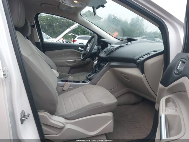 Продажа на аукционе авто 2016 Ford Escape Se, vin: 1FMCU9GX7GUB31577, номер лота: 46127579