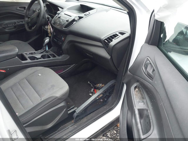 46127591 :رقم المزاد ، 1FMCU0F73HUE29610 vin ، 2017 Ford Escape S مزاد بيع