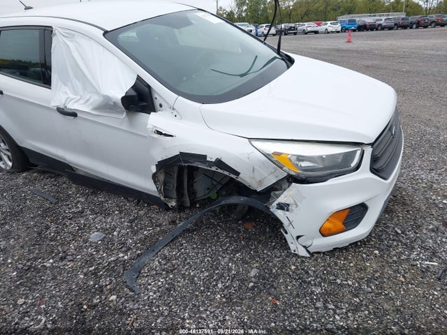 46127591 :رقم المزاد ، 1FMCU0F73HUE29610 vin ، 2017 Ford Escape S مزاد بيع