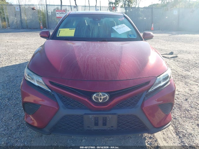 46127665 :رقم المزاد ، 4T1B11HK3JU574941 vin ، 2018 Toyota Camry Se مزاد بيع