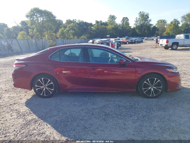 46127665 :رقم المزاد ، 4T1B11HK3JU574941 vin ، 2018 Toyota Camry Se مزاد بيع