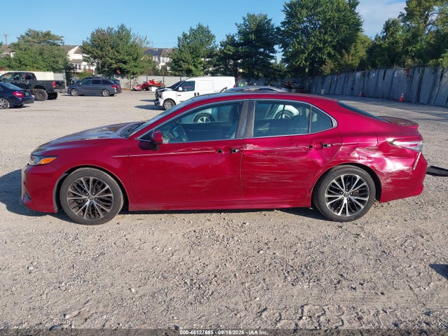 46127665 :رقم المزاد ، 4T1B11HK3JU574941 vin ، 2018 Toyota Camry Se مزاد بيع