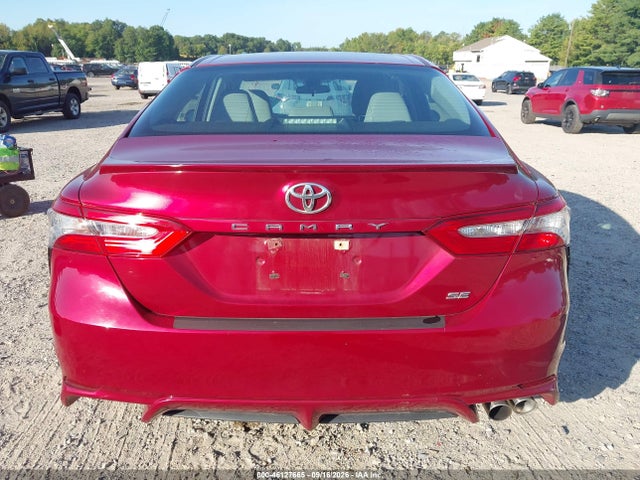 46127665 :رقم المزاد ، 4T1B11HK3JU574941 vin ، 2018 Toyota Camry Se مزاد بيع