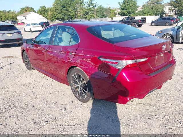 46127665 :رقم المزاد ، 4T1B11HK3JU574941 vin ، 2018 Toyota Camry Se مزاد بيع