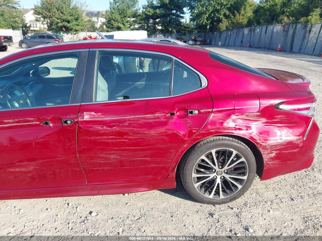 46127665 :رقم المزاد ، 4T1B11HK3JU574941 vin ، 2018 Toyota Camry Se مزاد بيع
