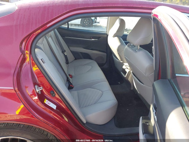46127665 :رقم المزاد ، 4T1B11HK3JU574941 vin ، 2018 Toyota Camry Se مزاد بيع