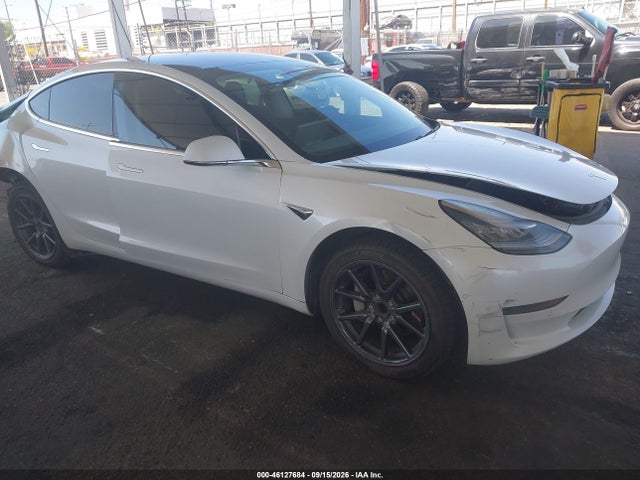46127684 :رقم المزاد ، 5YJ3E1EA6JF162143 vin ، 2018 Tesla Model 3 مزاد بيع
