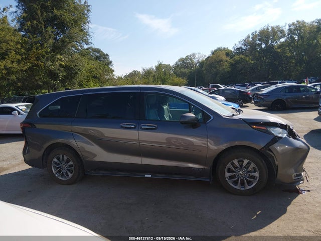 2021 Toyota Sienna Xle მანქანა იყიდება აუქციონზე, vin: 5TDYRKEC1MS043322, აუქციონის ნომერი: 46127812