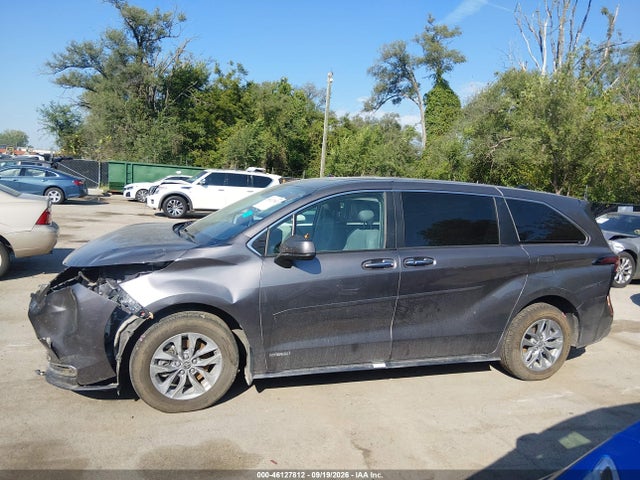 2021 Toyota Sienna Xle მანქანა იყიდება აუქციონზე, vin: 5TDYRKEC1MS043322, აუქციონის ნომერი: 46127812