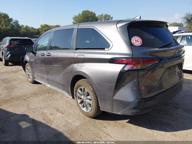 2021 Toyota Sienna Xle მანქანა იყიდება აუქციონზე, vin: 5TDYRKEC1MS043322, აუქციონის ნომერი: 46127812