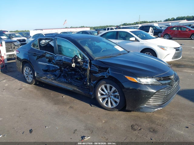 46127835 :رقم المزاد ، 4T1B11HK4KU708552 vin ، 2019 Toyota Camry Le مزاد بيع