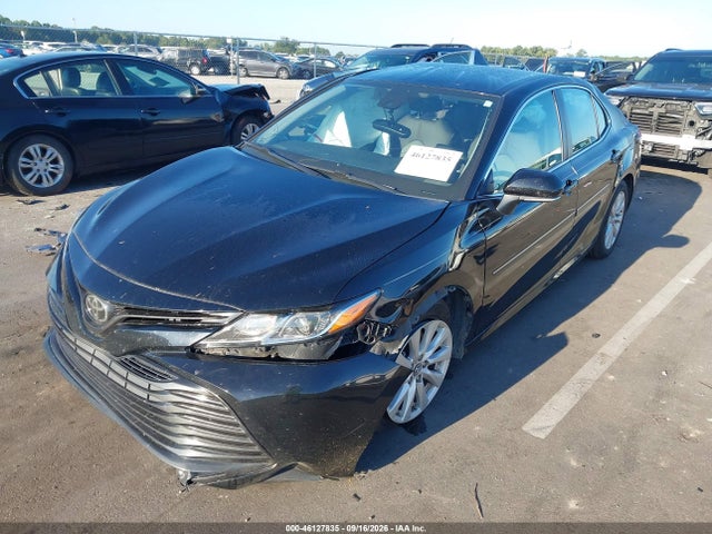 46127835 :رقم المزاد ، 4T1B11HK4KU708552 vin ، 2019 Toyota Camry Le مزاد بيع