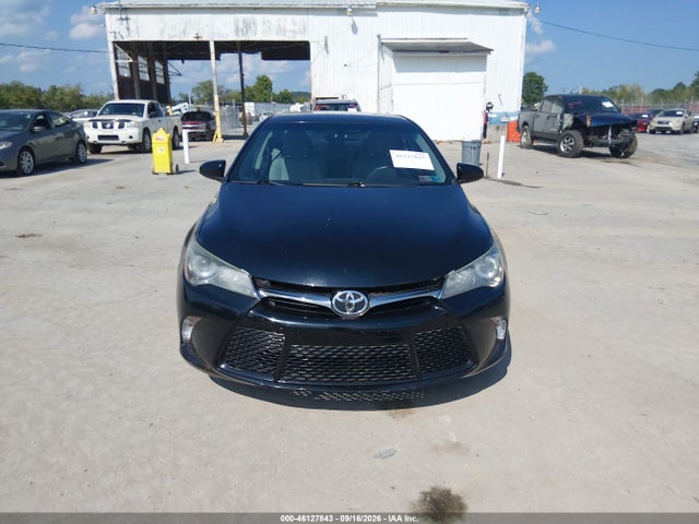 46127843 :رقم المزاد ، 4T1BF1FK8FU107896 vin ، 2015 Toyota Camry Se مزاد بيع