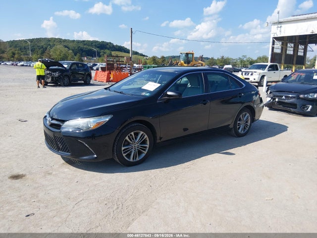 46127843 :رقم المزاد ، 4T1BF1FK8FU107896 vin ، 2015 Toyota Camry Se مزاد بيع